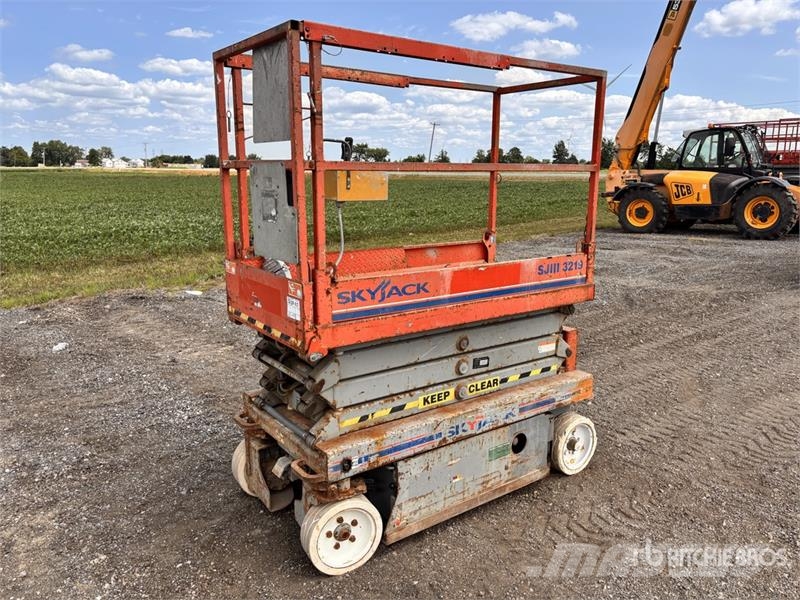 SkyJack SJIII3219 Scissor lifts