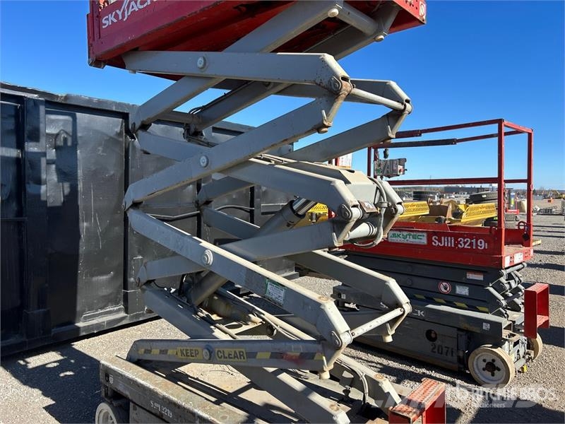 SkyJack SJIII3219 Ollós emelők