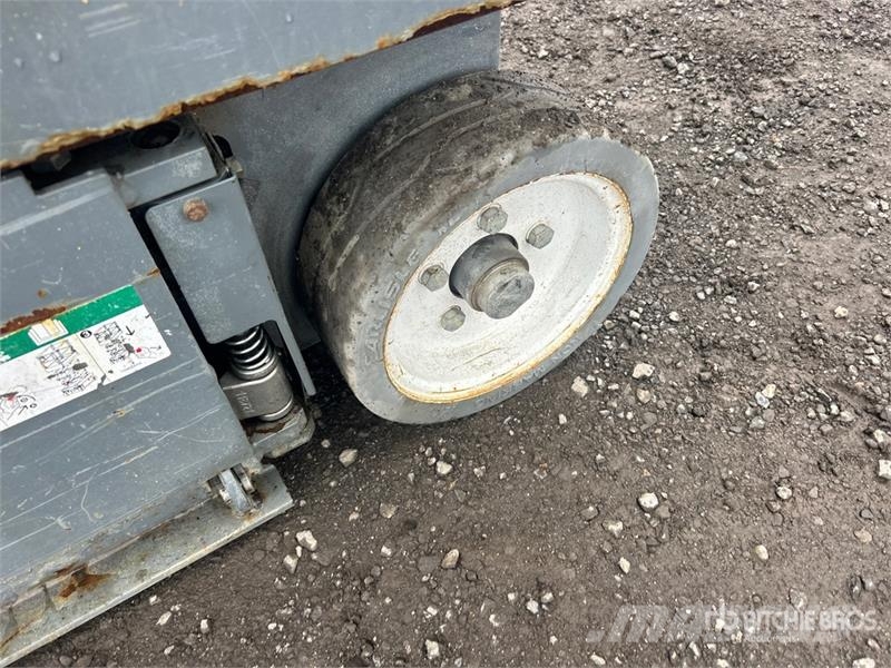 SkyJack SJIII3219 Käärtõstukid