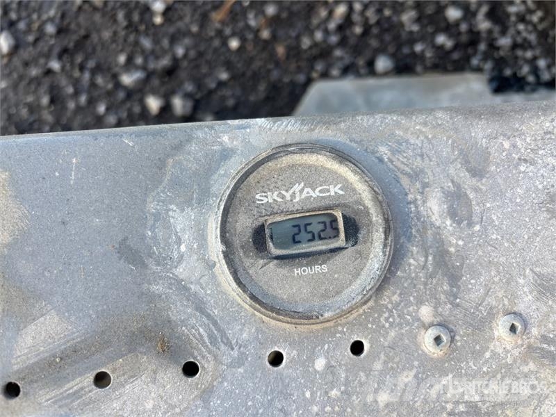 SkyJack SJIII3219 Šķerveida pacēlāji