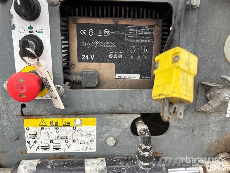 SkyJack SJIII3219 Šķerveida pacēlāji
