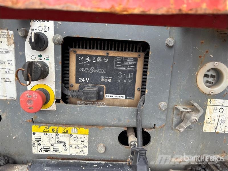 SkyJack SJIII3219 رافعات مقصية الشكل