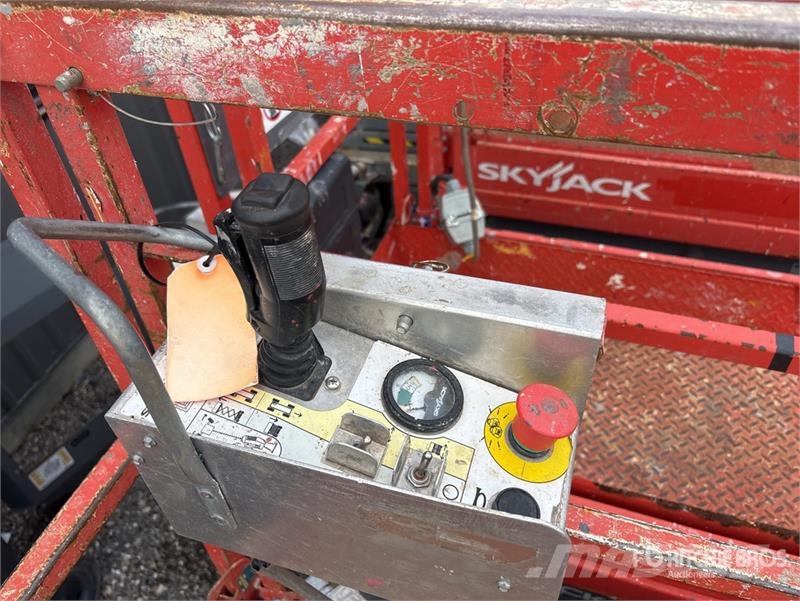 SkyJack SJIII3219 Scissor lifts