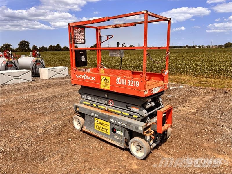 SkyJack SJIII3219 Scissor lifts