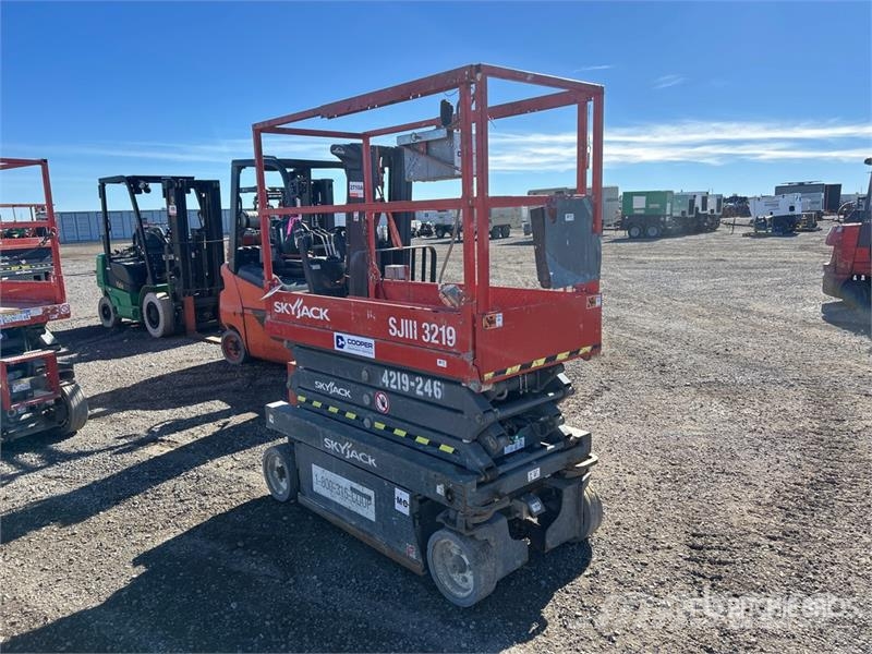 SkyJack SJIII3219 Šķerveida pacēlāji