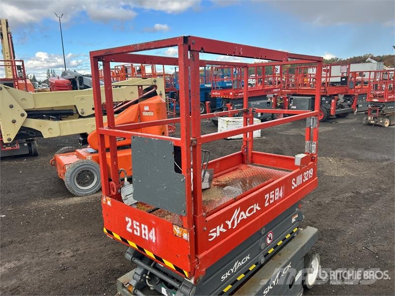 SkyJack SJIII3219 Käärtõstukid