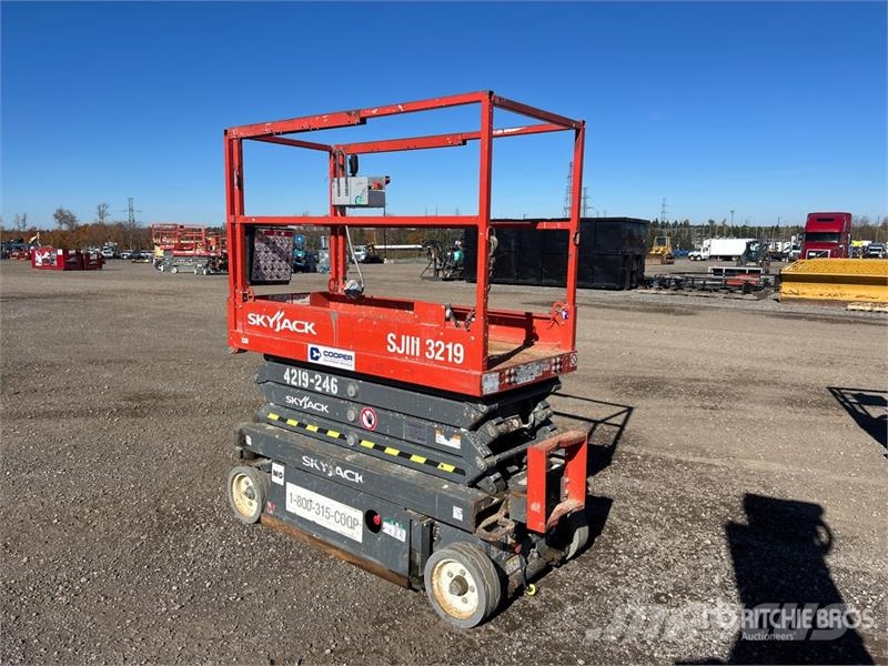 SkyJack SJIII3219 Šķerveida pacēlāji