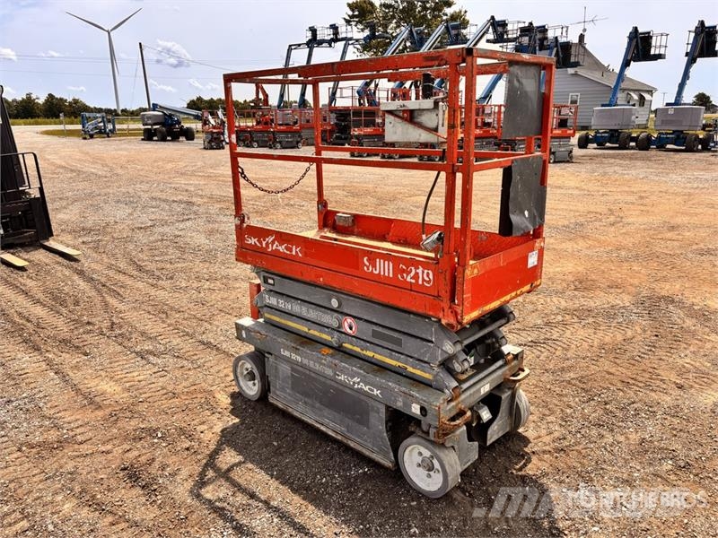 SkyJack SJIII3219 Scissor lifts