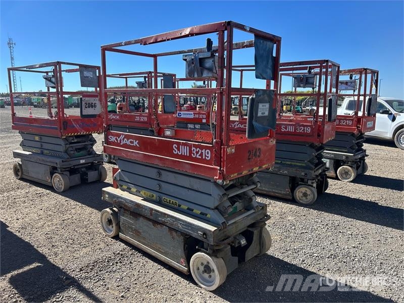 SkyJack SJIII3219 Ollós emelők