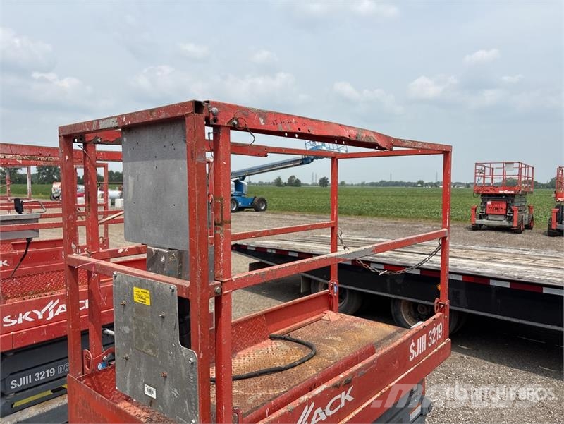 SkyJack SJIII3219 Scissor lifts
