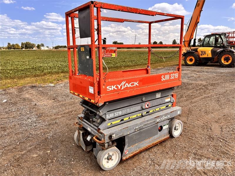 SkyJack SJIII3219 Scissor lifts