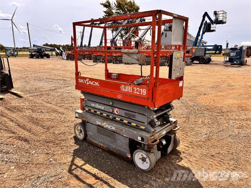 SkyJack SJIII3219 Scissor lifts