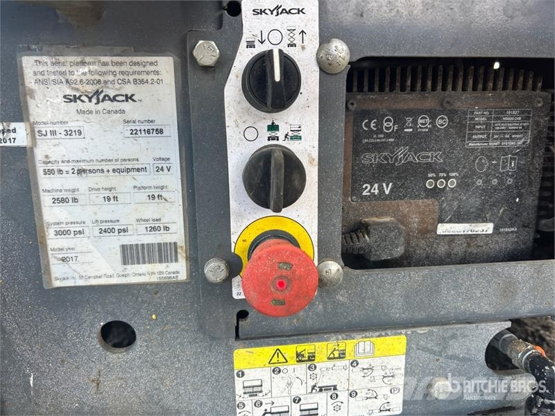 SkyJack SJIII3219 رافعات مقصية الشكل
