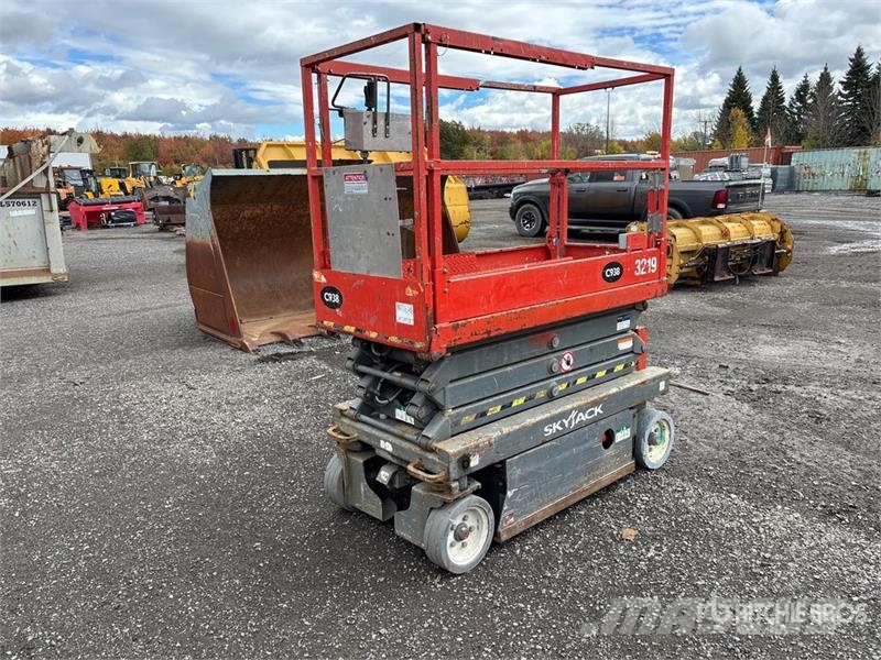 SkyJack SJIII3219 رافعات مقصية الشكل