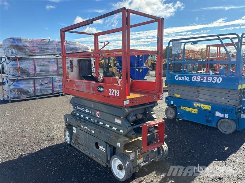 SkyJack SJIII3219 رافعات مقصية الشكل