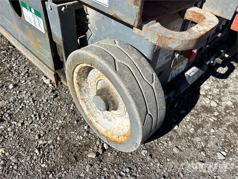 SkyJack SJIII3219 Šķerveida pacēlāji