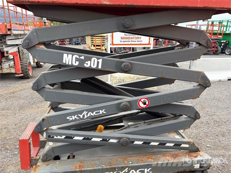 SkyJack SJIII3219 Electric Scissor Lift Šķerveida pacēlāji