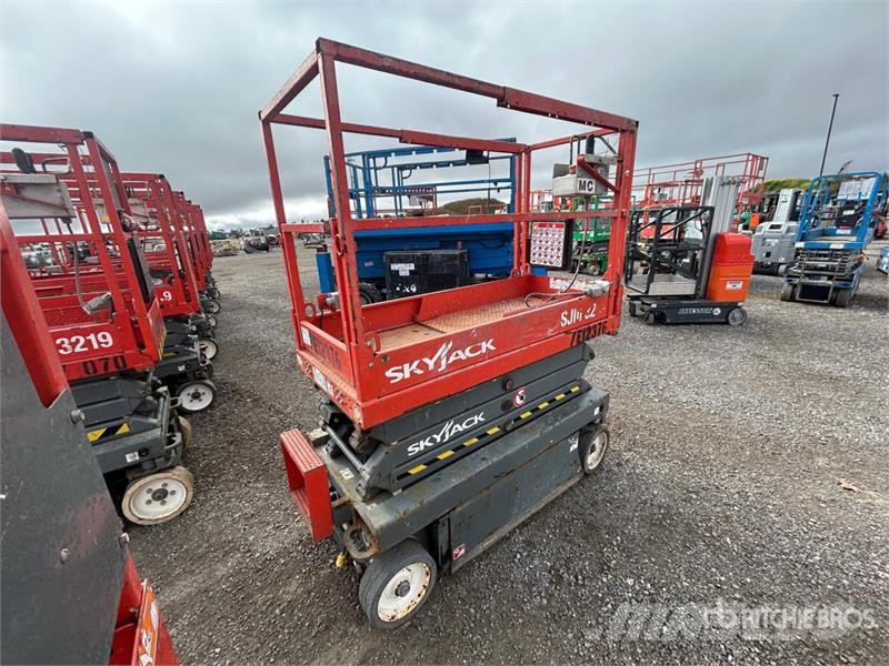 SkyJack SJIII3219 Electric Scissor Lift Šķerveida pacēlāji