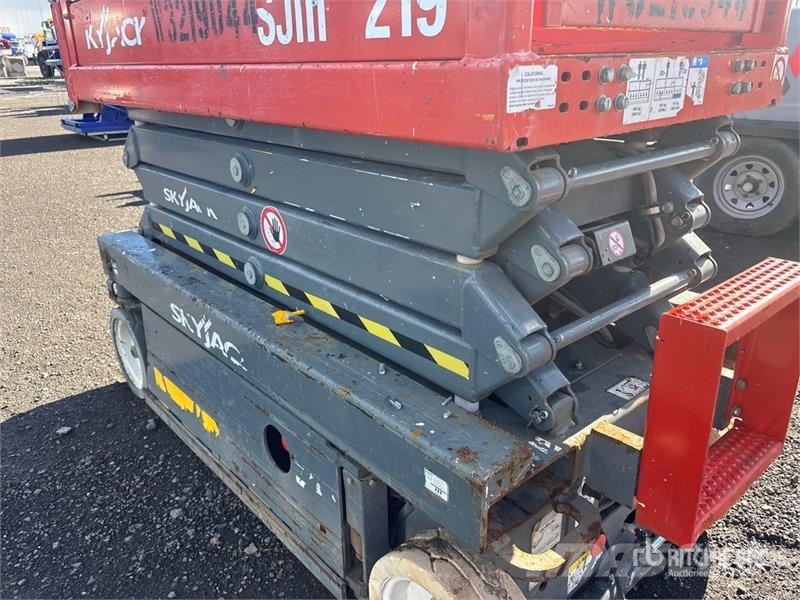 SkyJack SJIII3219 Electric Scissor Lift Šķerveida pacēlāji
