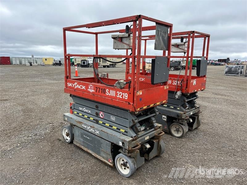 SkyJack SJIII3219 Electric Scissor Lift Šķerveida pacēlāji