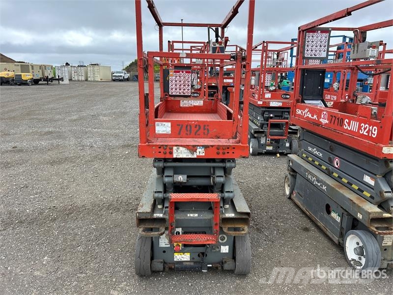 SkyJack SJIII3219 Electric Scissor Lift Šķerveida pacēlāji