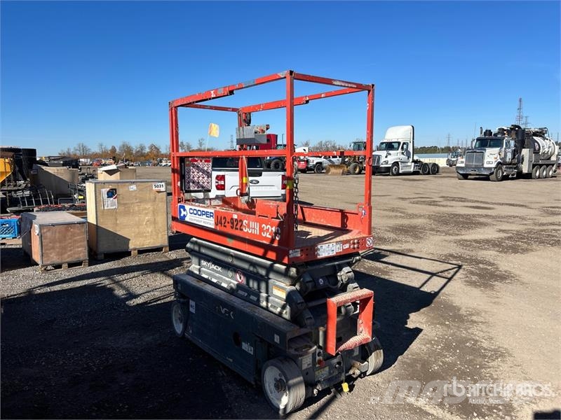 SkyJack SJIII3219 Electric Scissor Lift Šķerveida pacēlāji