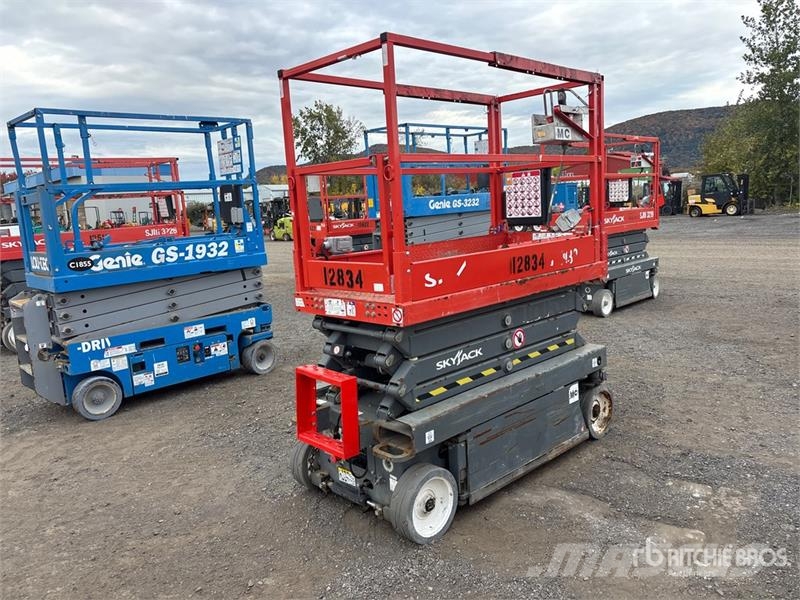 SkyJack SJIII3219 Electric Scissor Lift Šķerveida pacēlāji