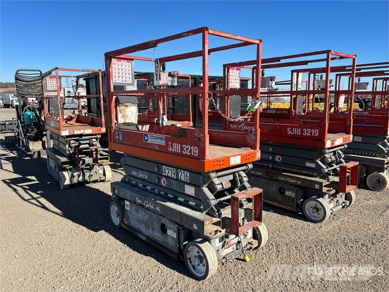 SkyJack SJIII3219 Electric Scissor Lift Šķerveida pacēlāji