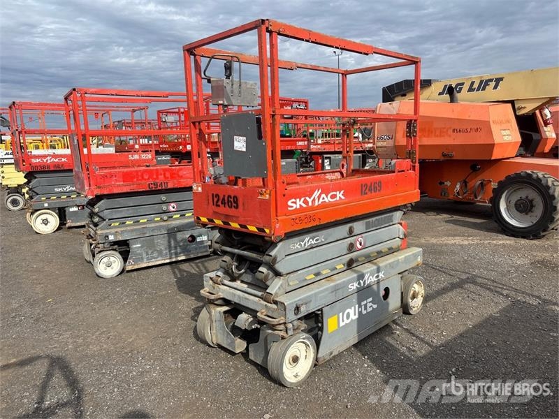 SkyJack SJIII3219 Electric Scissor Lift Šķerveida pacēlāji