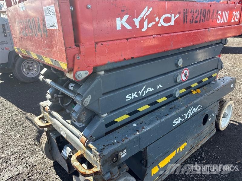 SkyJack SJIII3219 Electric Scissor Lift Šķerveida pacēlāji