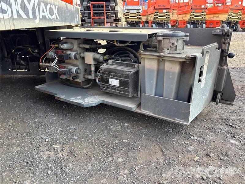 SkyJack SJIII3219 Electric Scissor Lift Šķerveida pacēlāji