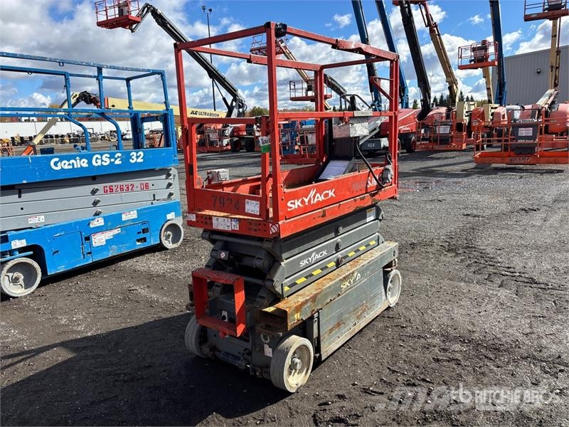 SkyJack SJIII3219 Electric Scissor Lift رافعات مقصية الشكل