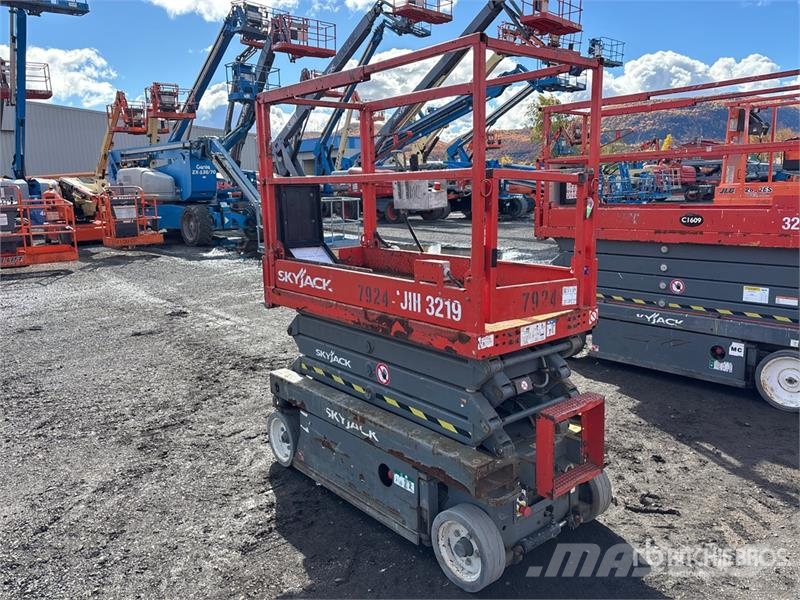 SkyJack SJIII3219 Electric Scissor Lift رافعات مقصية الشكل