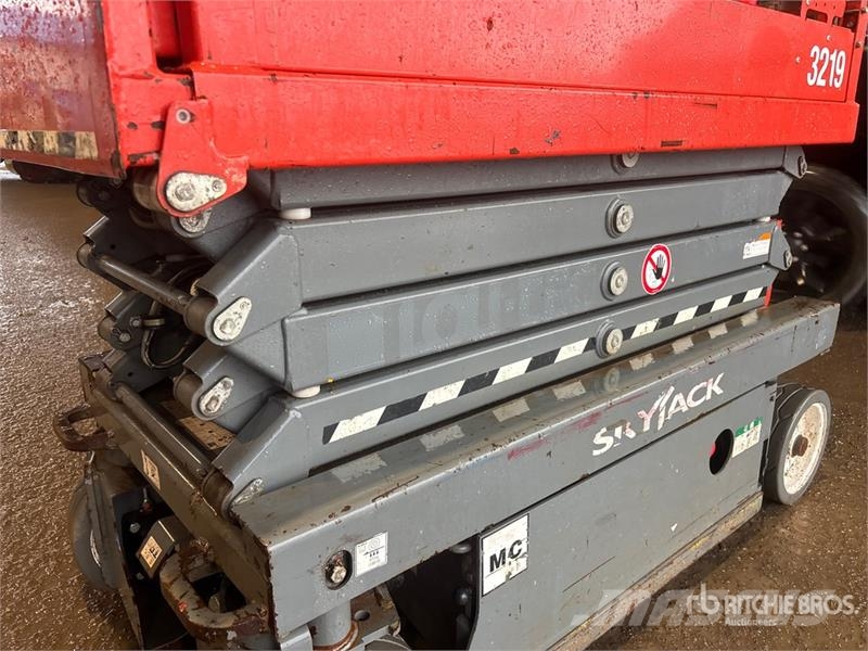 SkyJack SJIII3219 Electric Scissor Lift Ollós emelők