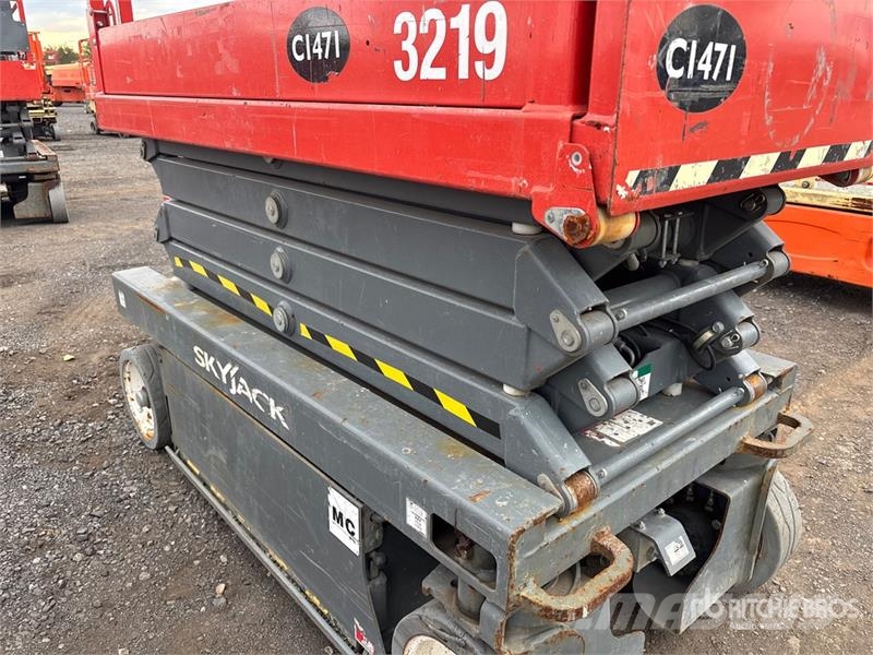 SkyJack SJIII3219 Electric Scissor Lift Šķerveida pacēlāji