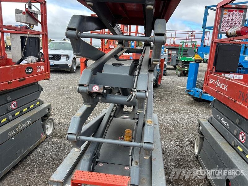SkyJack SJIII3219 Electric Scissor Lift Šķerveida pacēlāji