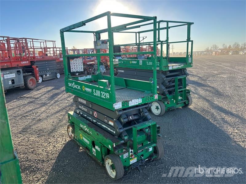 SkyJack SJIII3219 Electric Scissor Lift Šķerveida pacēlāji