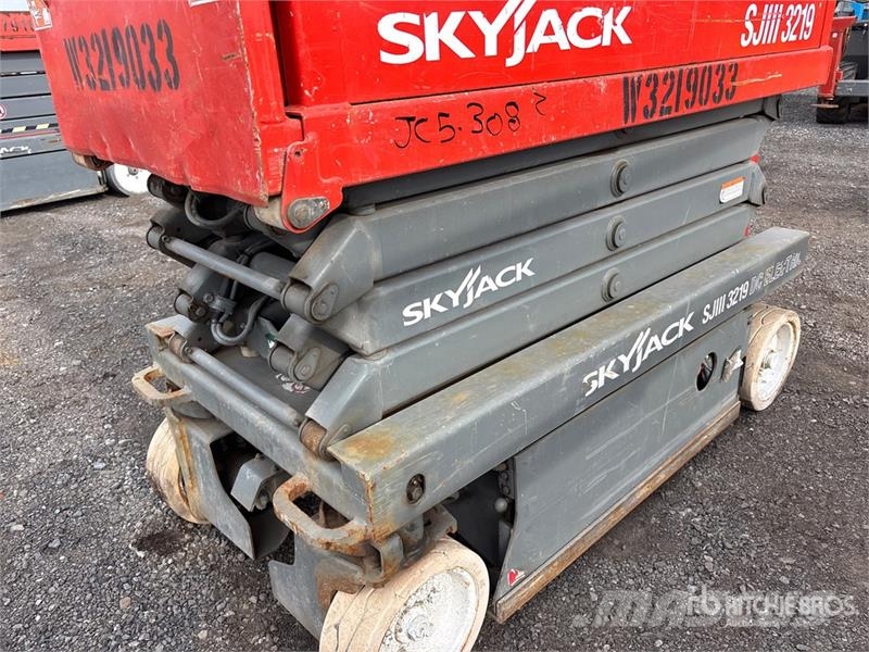 SkyJack SJIII3219 Electric Scissor Lift Šķerveida pacēlāji