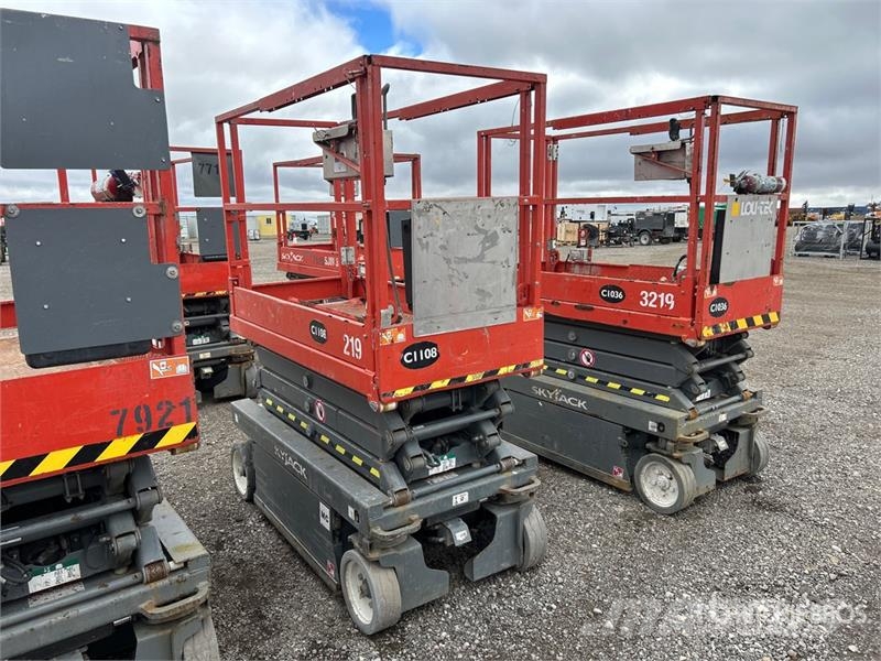 SkyJack SJIII3219 Electric Scissor Lift Šķerveida pacēlāji