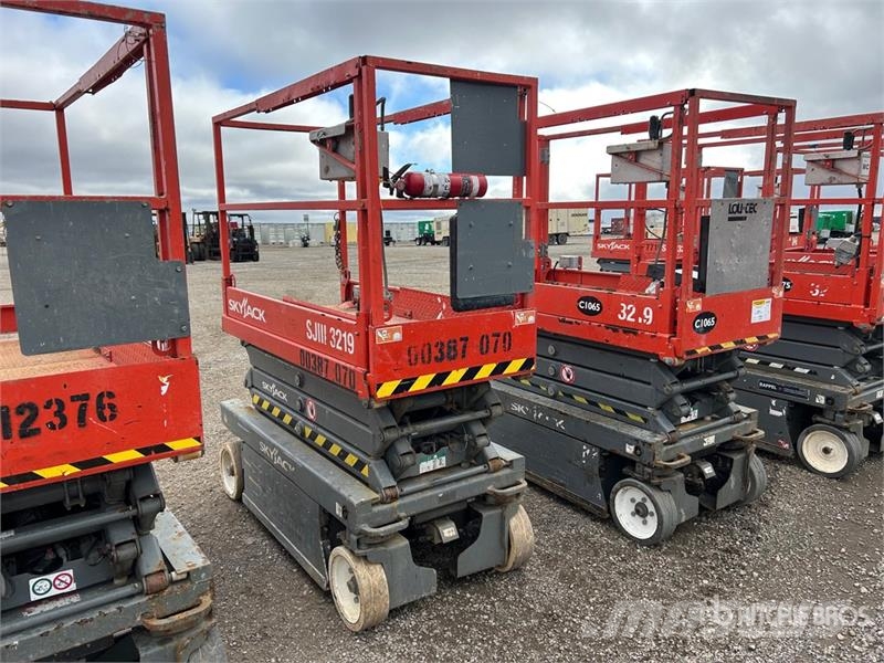 SkyJack SJIII3219 Electric Scissor Lift Šķerveida pacēlāji