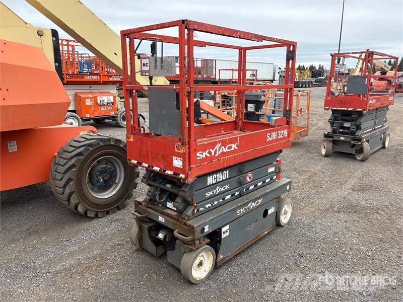 SkyJack SJIII3219 Electric Scissor Lift Šķerveida pacēlāji