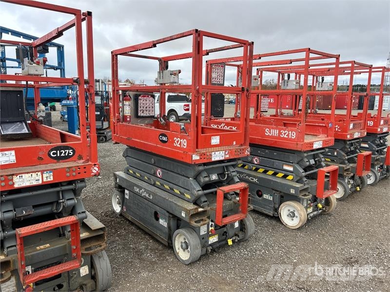 SkyJack SJIII3219 Electric Scissor Lift Šķerveida pacēlāji