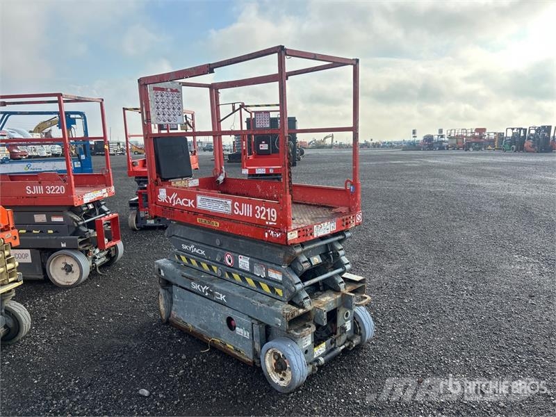 SkyJack SJIII3219 Electric Scissor Lift (Inoperable) رافعات مقصية الشكل