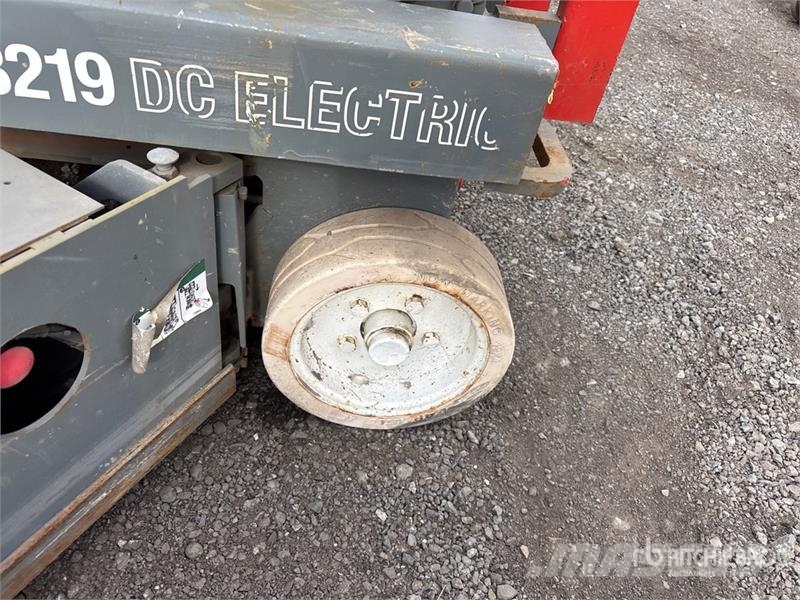 SkyJack SJIII3219 Electric Scissor Lift Šķerveida pacēlāji
