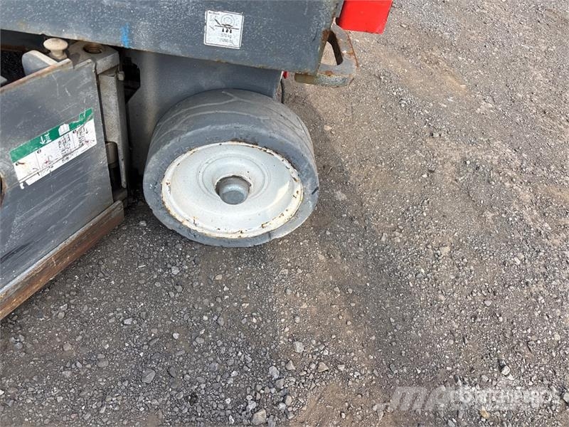SkyJack SJIII3219 Electric Scissor Lift Šķerveida pacēlāji