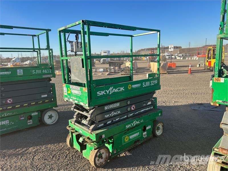 SkyJack SJIII3219 Electric Scissor Lift Šķerveida pacēlāji