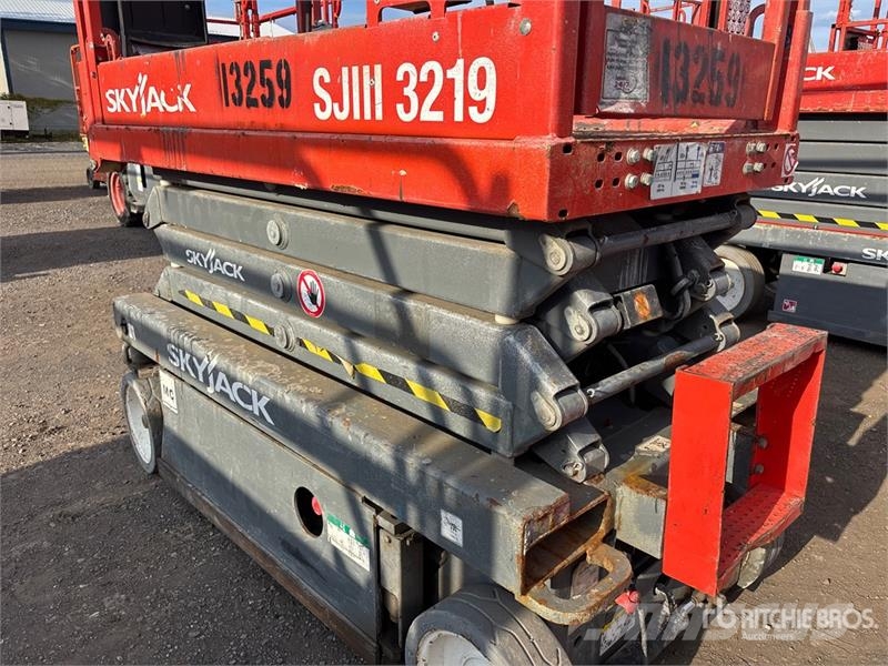 SkyJack SJIII3219 Electric Scissor Lift Scheren-Arbeitsbühnen