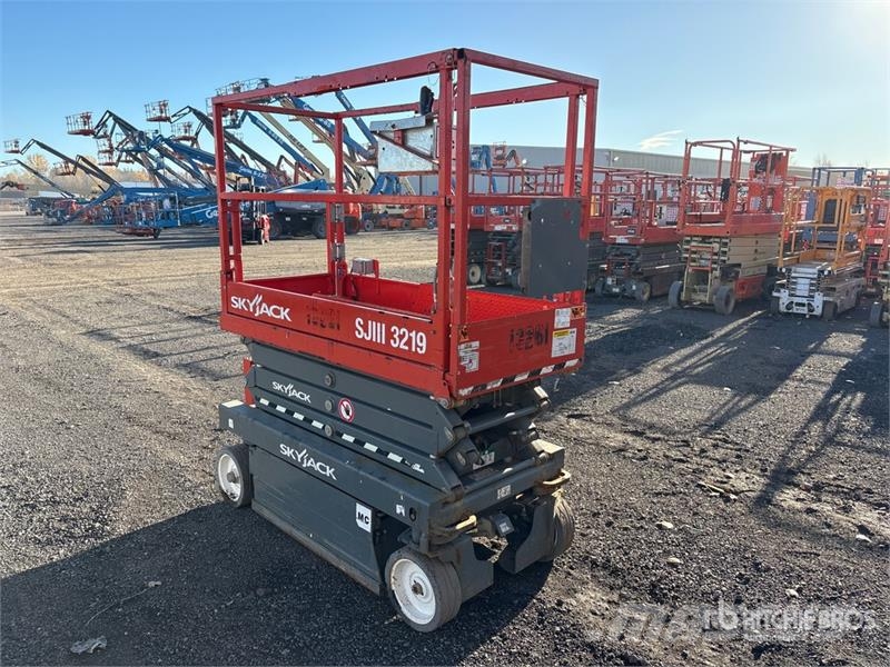 SkyJack SJIII3219 Electric Scissor Lift Scheren-Arbeitsbühnen