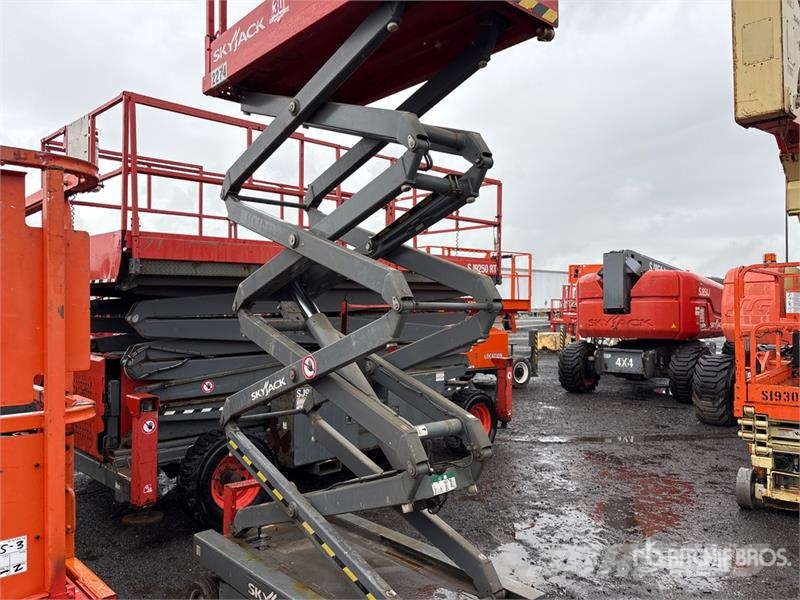 SkyJack SJIII3219 Electric Scissor Lift Scissor lifts
