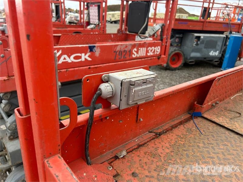 SkyJack SJIII3219 Electric Scissor Lift Šķerveida pacēlāji